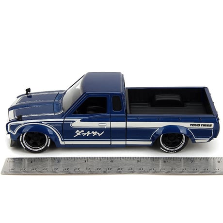 JADATOYS 1:24 JDM TUNERS 1972 Datsun 620 Pickup Truck ミニカー