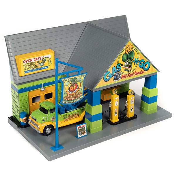 AUTO WORLD 1:48 RAT FINK Garage with 1:32 Tow T