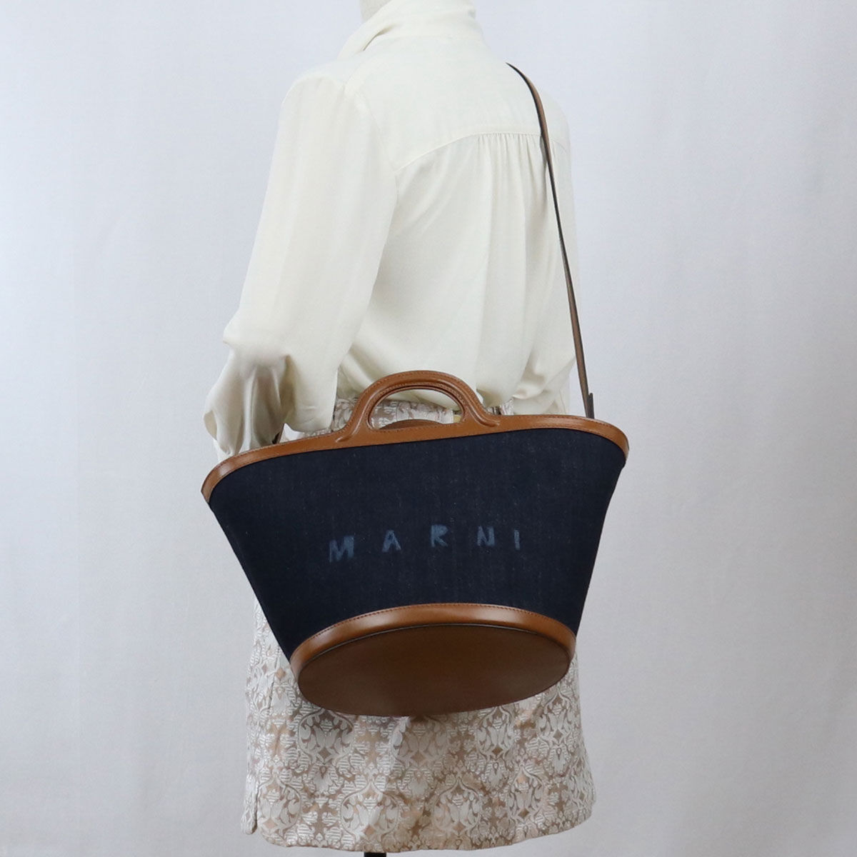 マルニのトートバック マルニ MARNI トートバッグ ブランド バッグ BMMP0097L1 P4891 Z569