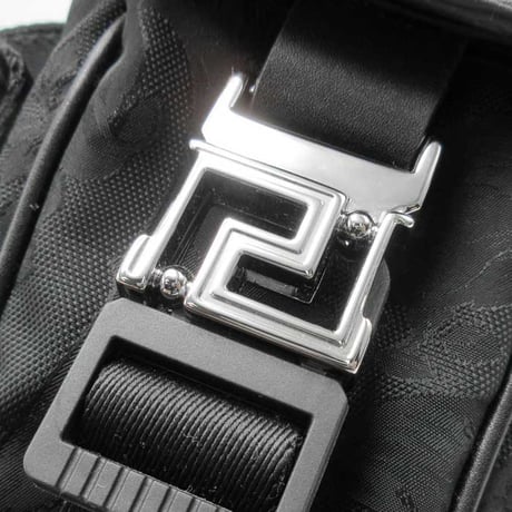 ヴェルサーチェ ショルダーバッグ VERSACE ナイロンキャンバス フォン ポーチ フラワー柄 斜め掛け 1011042 アウトレット メンズ