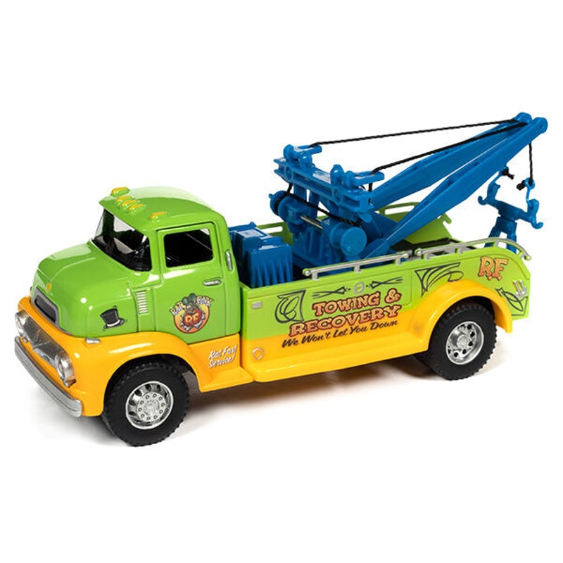 AUTO WORLD 1:48 RAT FINK Garage with 1:32 Tow T
