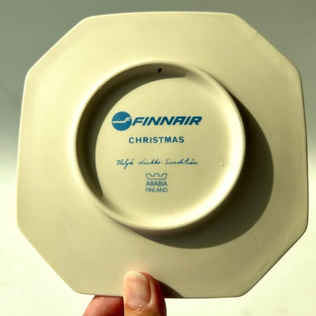 限定 FINNAIR×ARABIA Heljä Liukko-Sundström  クリスマスのプレート トントゥ ヘルヤ ②