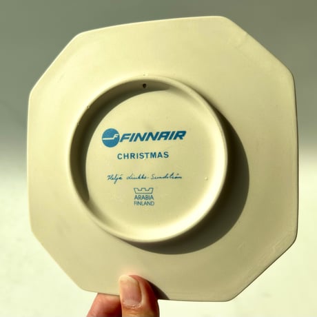 限定 FINNAIR×ARABIA Heljä Liukko-Sundström  クリスマスのプレート トントゥ ヘルヤ ②