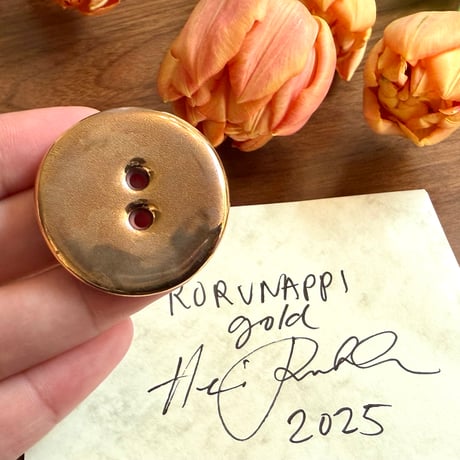 Heini Riitahuhta  Koru Nappi 中サイズ ゴールド③ / ヘイニ・リータフフタ コルナッピ