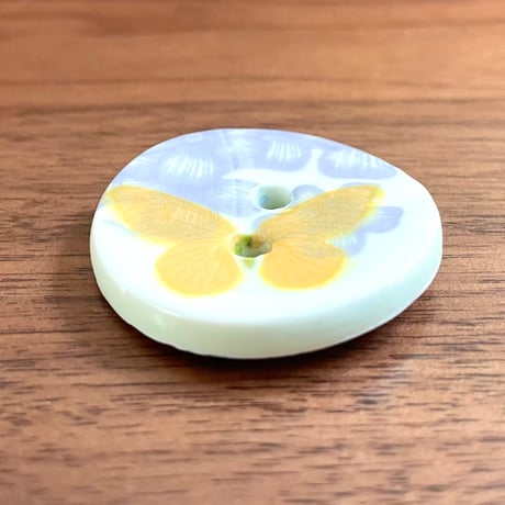 Heini Riitahuhta  Koru Nappi バタフライ＆花モチーフ  中サイズ