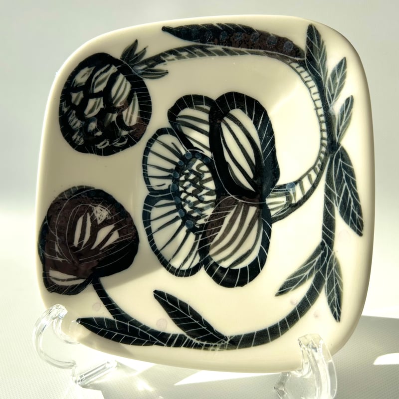 Heini Riitahuhta ヘイニ・リータフフタ / ハンドペイント プレート 花