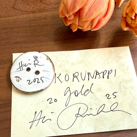 Heini Riitahuhta  Koru Nappi 中サイズ ゴールド② / ヘイニ・リータフフタ コルナッピ