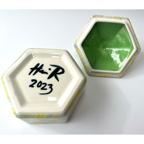 Heini Riitahuhta ヘキサゴンジャー 淡いブルー&イエロー
