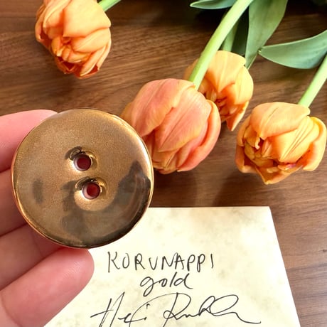 Heini Riitahuhta  Koru Nappi 中サイズ ゴールド③ / ヘイニ・リータフフタ コルナッピ