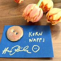 Heini Riitahuhta  Koru Nappi 中サイズ ゴールド① / ヘイニ・リータフフタ コルナッピ