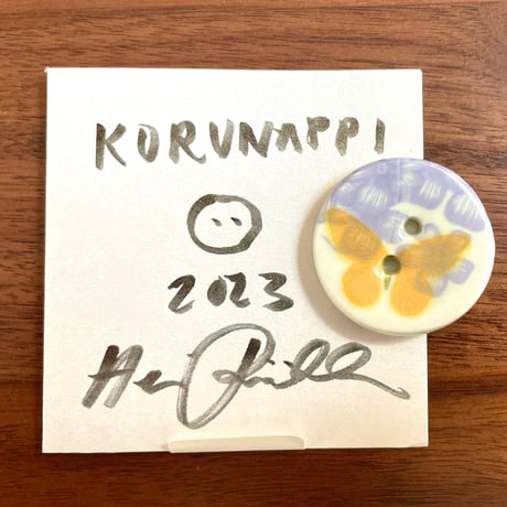 Heini Riitahuhta  Koru Nappi バタフライ＆花モチーフ  中サイズ