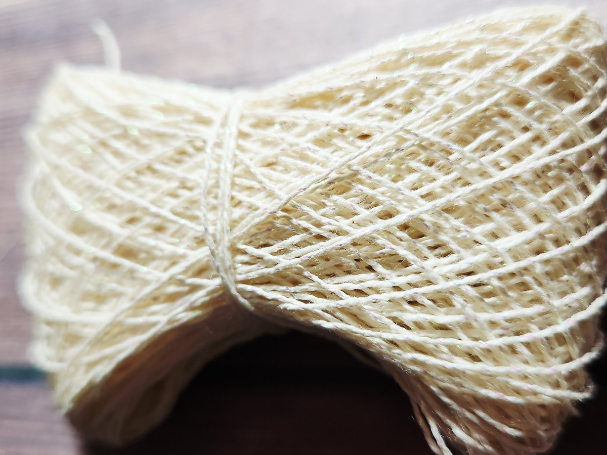 美品 大正時代 桐箱入り◆生糸（絹糸・シルク）の束 約280ｇ ミツワ香嚢入り ラメ糸10/2 きなり 60m | cotton・紅椿