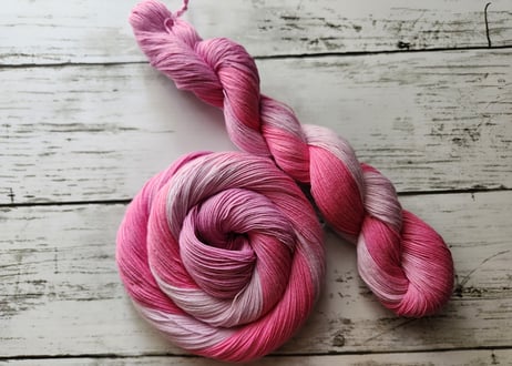 red正絹　紬　ミンサー織り しつけ糸有り　超美品 紅糸 -Veneat-｜着物リメイク専門 織房 -hatabou-｜鳥取県西伯郡