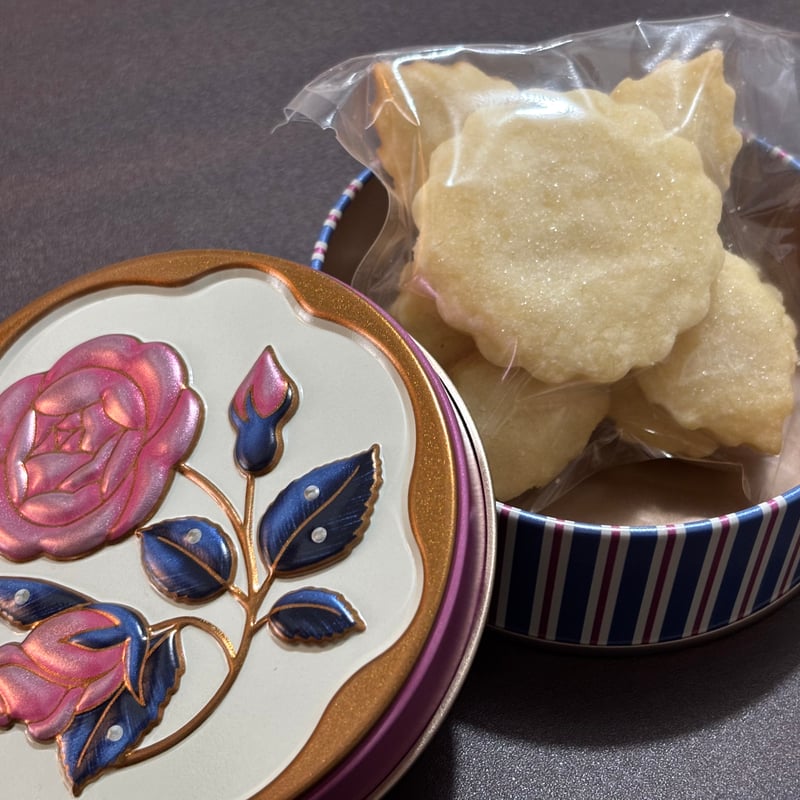 卵不使用】よつ葉バターのクッキー バラ缶（お菓子のミカタ）セット