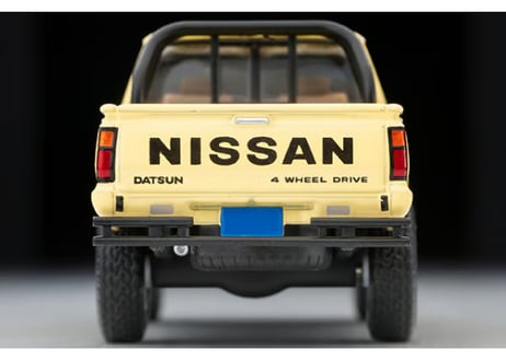 トミーテック 1/64 TLV-N321a ニッサン トラック 4X4 キングキャブ（黄）北米仕様