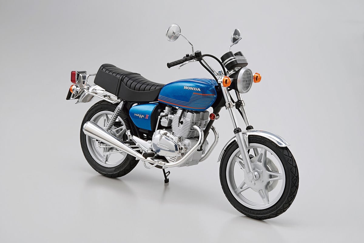 HONDA Hawk バイク模型 メタリックブルー完成品ケース付き♪ HONDA Hawk バイク模型 メタリックブルー完成品ケース付き♪