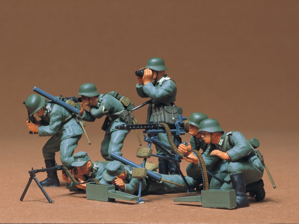 １／35ドイツ軍機関銃チーム(最新作)セットとソ連軍ＫＶ1重戦車完成品 1／35ドイツ軍機関銃チーム(最新作)セットとソ連軍KV1重戦車