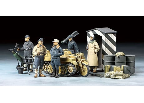 タミヤ ミリタリーコレクション No.12 1/48 ドイツ空軍クルー冬季装備・ケッテンクラートセット