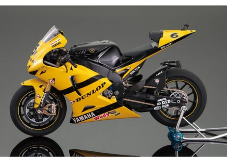 プラッツ（BEEMAX）1/12 ヤマハ YZR-M1 2007