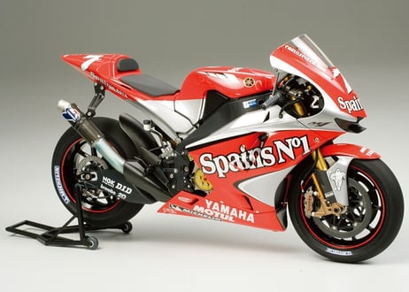 タミヤ 1/12 オートバイ No.100 ヤマハ YZR-M1 '04 No.7/No.33