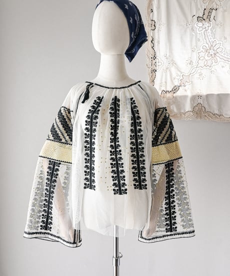 【Seek an nur】Romanian vintage embroidered le blouse