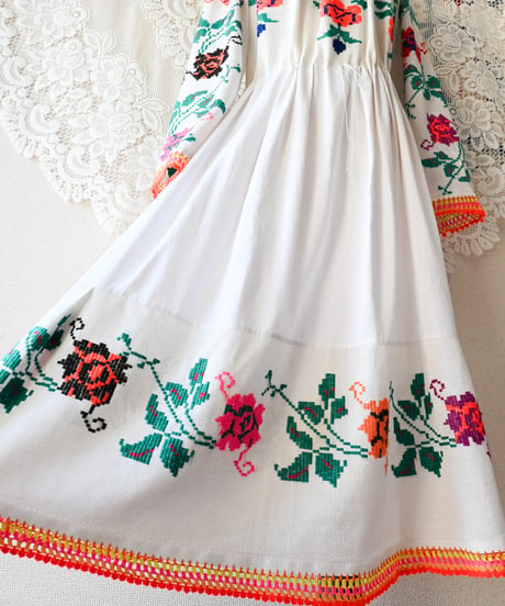 【tiny yearn】Romanian Vintage Embroidered Dress
