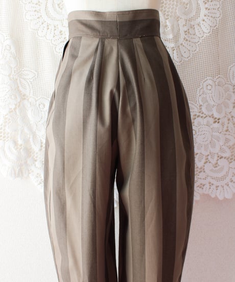 【Seek an nur】USA Stripe Tuck Tapered Pants