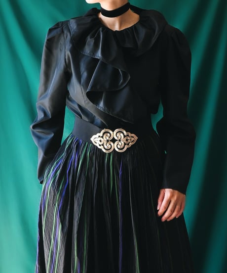 【Seek an nur】W-Germany Frill Black Blouse
