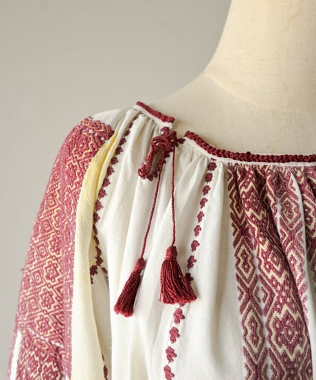 【tiny yearn】Romanian vintage traditional dress
