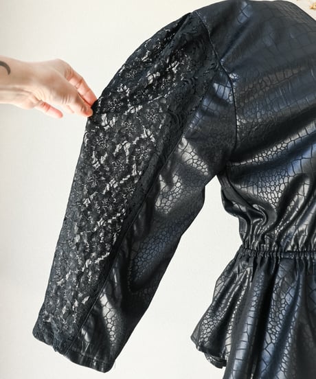 【Seek an nur】Euro black lace peplum blouse