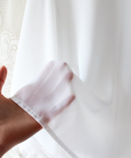 【Seek an nur】White Embroidered Pleats Sheer Blouse