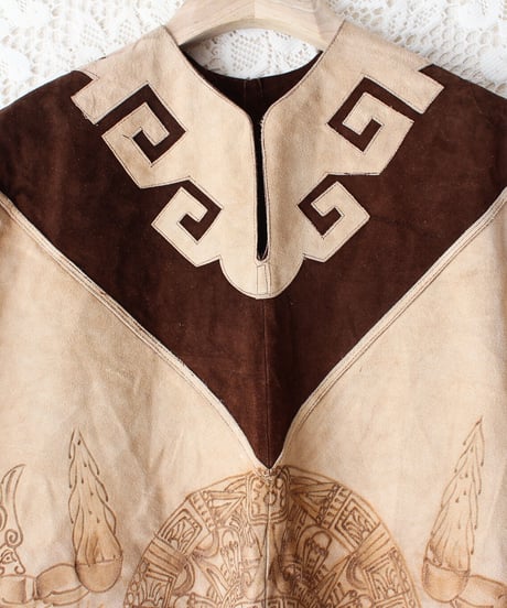 【tiny yearn】1970's Vintage Embossed Fringe Suede Cape