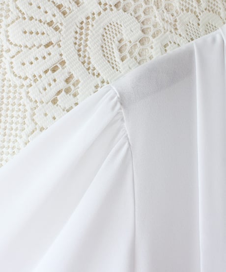 【Seek an nur】White Embroidered Pleats Sheer Blouse