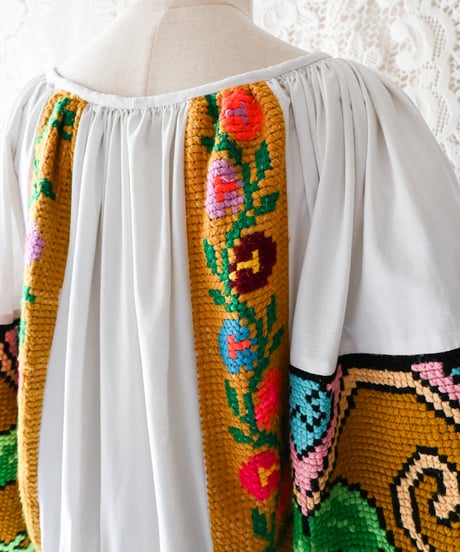 【tiny yearn】Romanian Vintage Embroidered Dress
