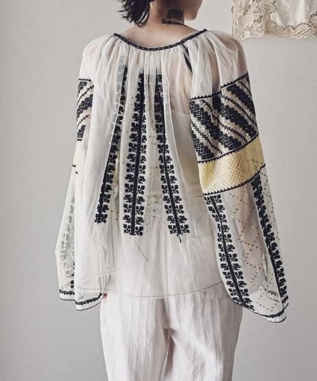 【Seek an nur】Romanian vintage embroidered le blouse