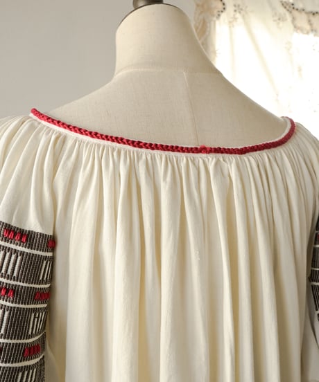 【tiny yearn】Romanian vintage traditional dress