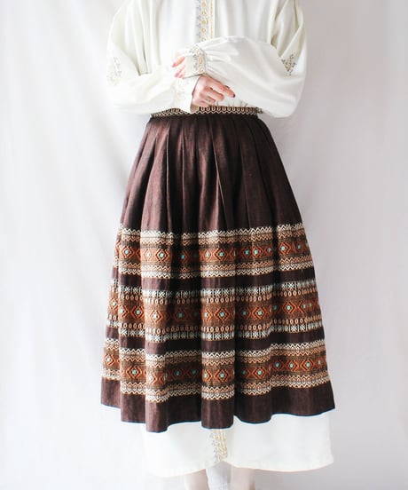 【Seek an nur】1970's Vintage Embroidered Flare Skirt