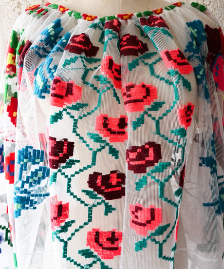 【tiny yearn】Romanian Vintage Embroidered Tulle Blouse