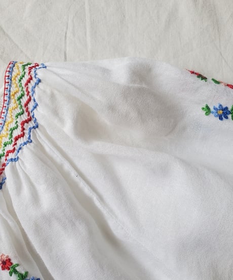 【Seek an nur】Hungarian Vintage Embroidered Peasant Blouse