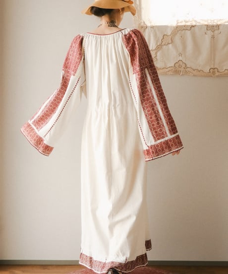 【tiny yearn】Romanian vintage traditional dress