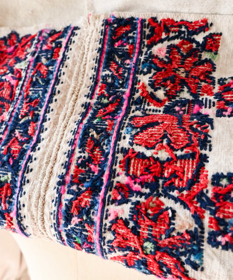 【tiny yearn】Romanian Vintage Embroidered Blouse