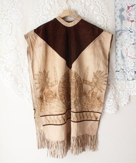 【tiny yearn】1970's Vintage Embossed Fringe Suede Cape