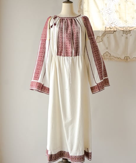 【tiny yearn】Romanian vintage traditional dress