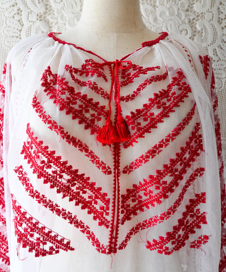 【tiny yearn】Romanian Vintage Embroidered Tulle Blouse