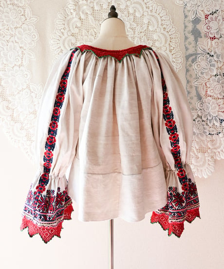 【tiny yearn】Romanian Vintage Embroidered Blouse