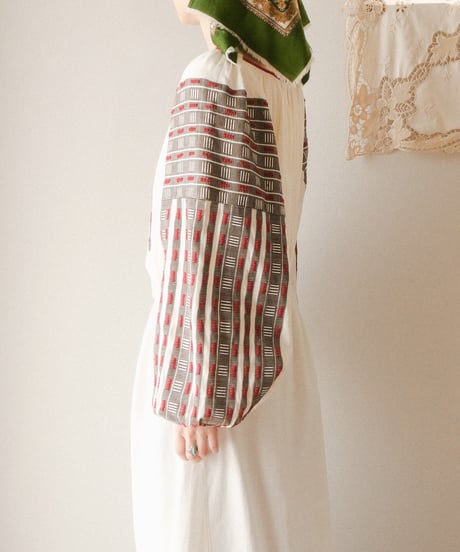 【tiny yearn】Romanian vintage traditional dress
