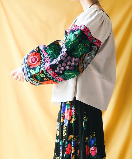 【tiny yearn】Romanian Vintage Embroidered Blouse