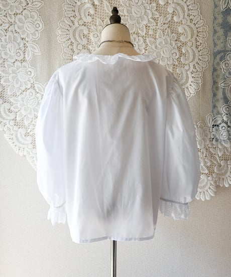 【tiny yearn】⁡Euro Embroidered Lace White Blouse