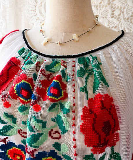 【tiny yearn】Romanian Vintage Embroidered Tulle Blouse