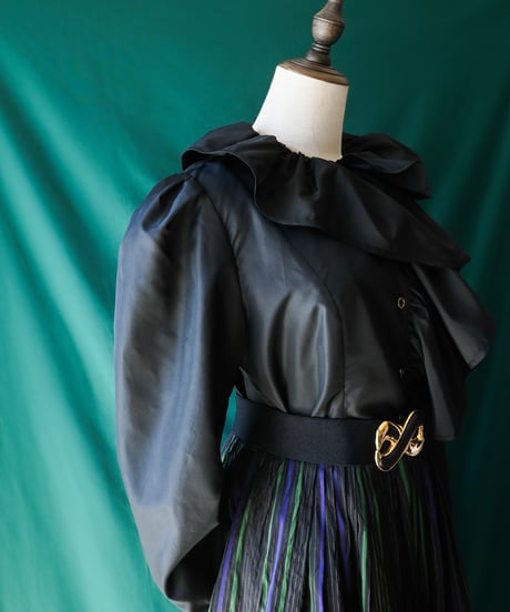 【Seek an nur】W-Germany Frill Black Blouse